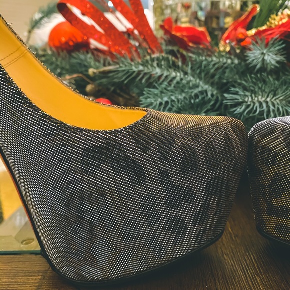 🔥Christian Louboutin Leopard Print Heels🔥 - Picture 5 of 12